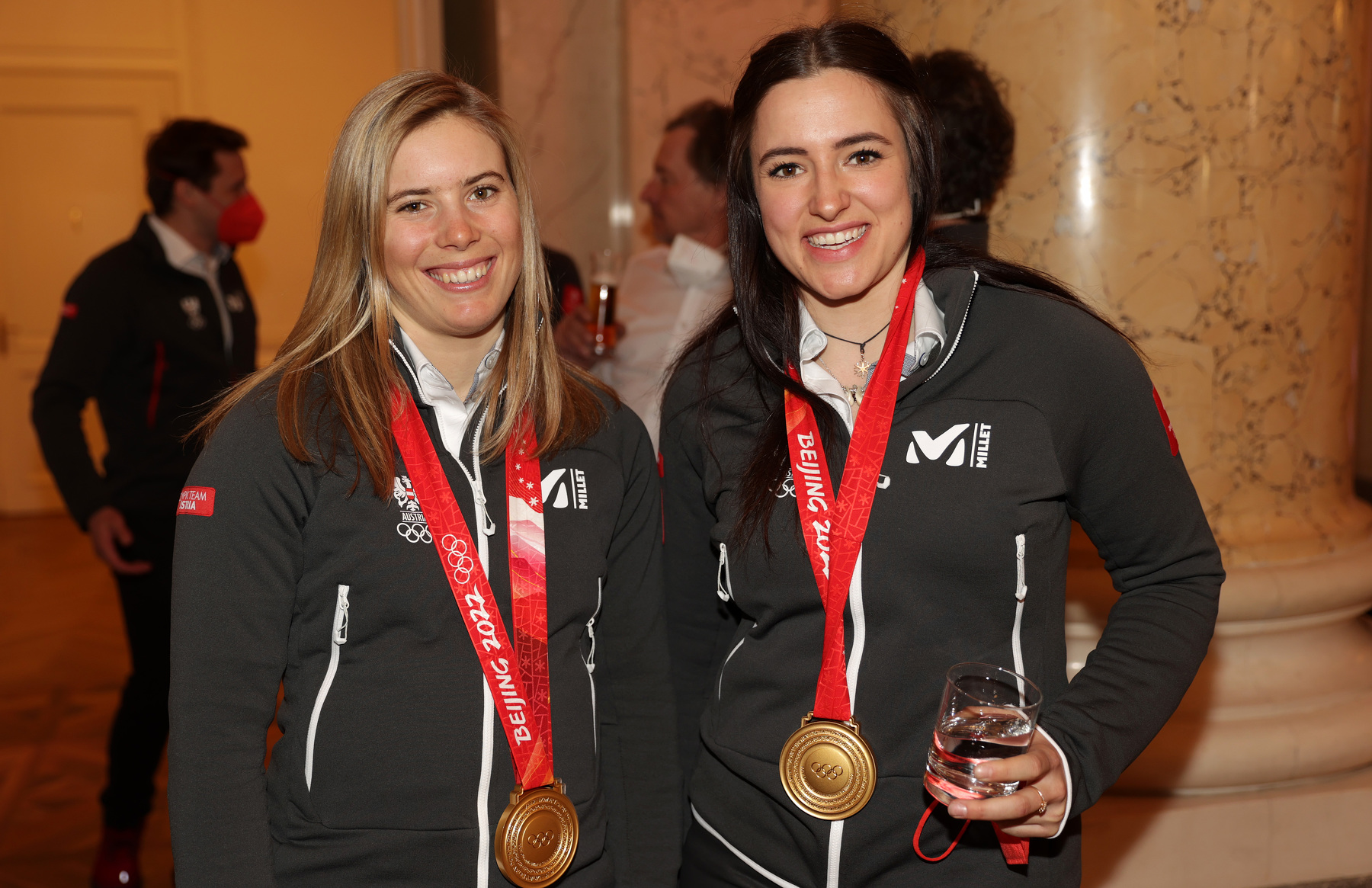 VIENNA,AUSTRIA,22.FEB.22 - OLYMPICS - Winter Olympic Games Beijing 2022, Olympic Team Austria, medal celebration. Image shows Katharina Liensberger and Katharina Huber (AUT). Keywords: medal. Photo: GEPA pictures/ Walter Luger
