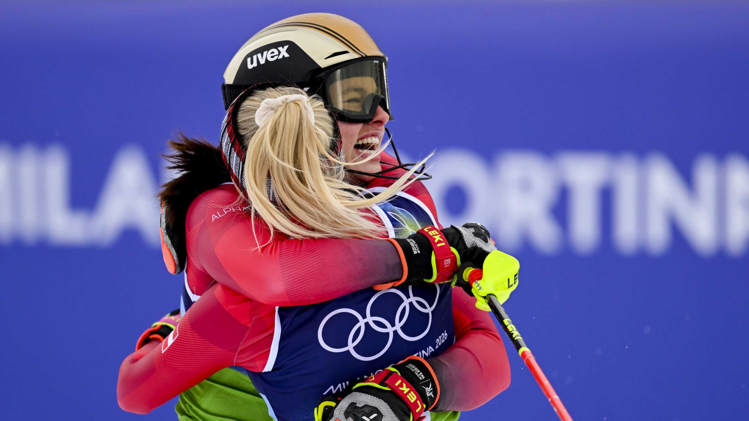CORTINA D AMPEZZO,ITALY,10.FEB.26 - OLYMPICS, ALPINE SKIING - Winter Olympic Games Milano Cortina 2026, team combined, slalom, women. Image shows the rejoicing of Katharina Huber and Ariane Raedler (AUT). Photo: GEPA pictures/ Alexander Solc